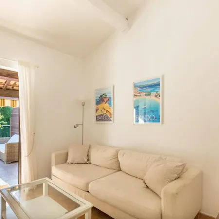 Superb With Terrace And Private Pool Bandol