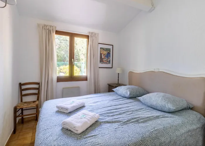 Superb With Terrace And Private Pool Apartment Bandol
